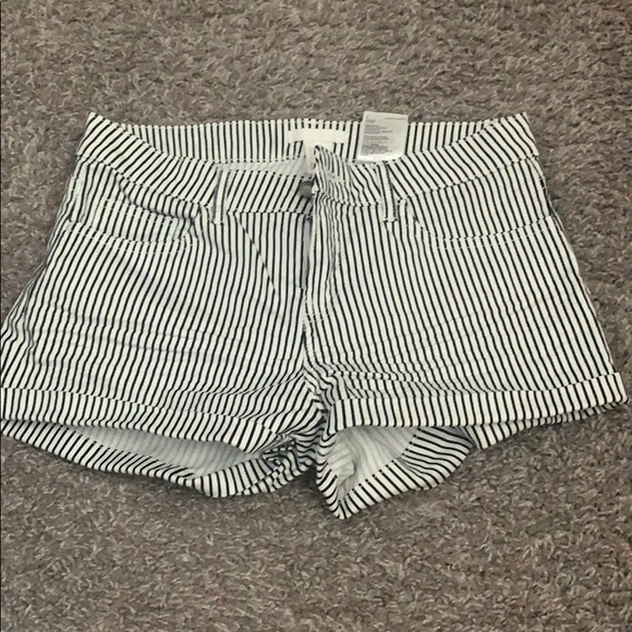 Shorts - Picture 1 of 3